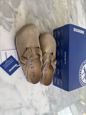 Birkenstock Womens Boston Clogs in Taupe Suede